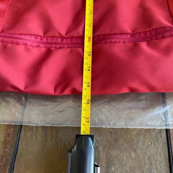 NWOT Luxe Scarlet Red LARGE nylon Bag - Picture 8 of 8